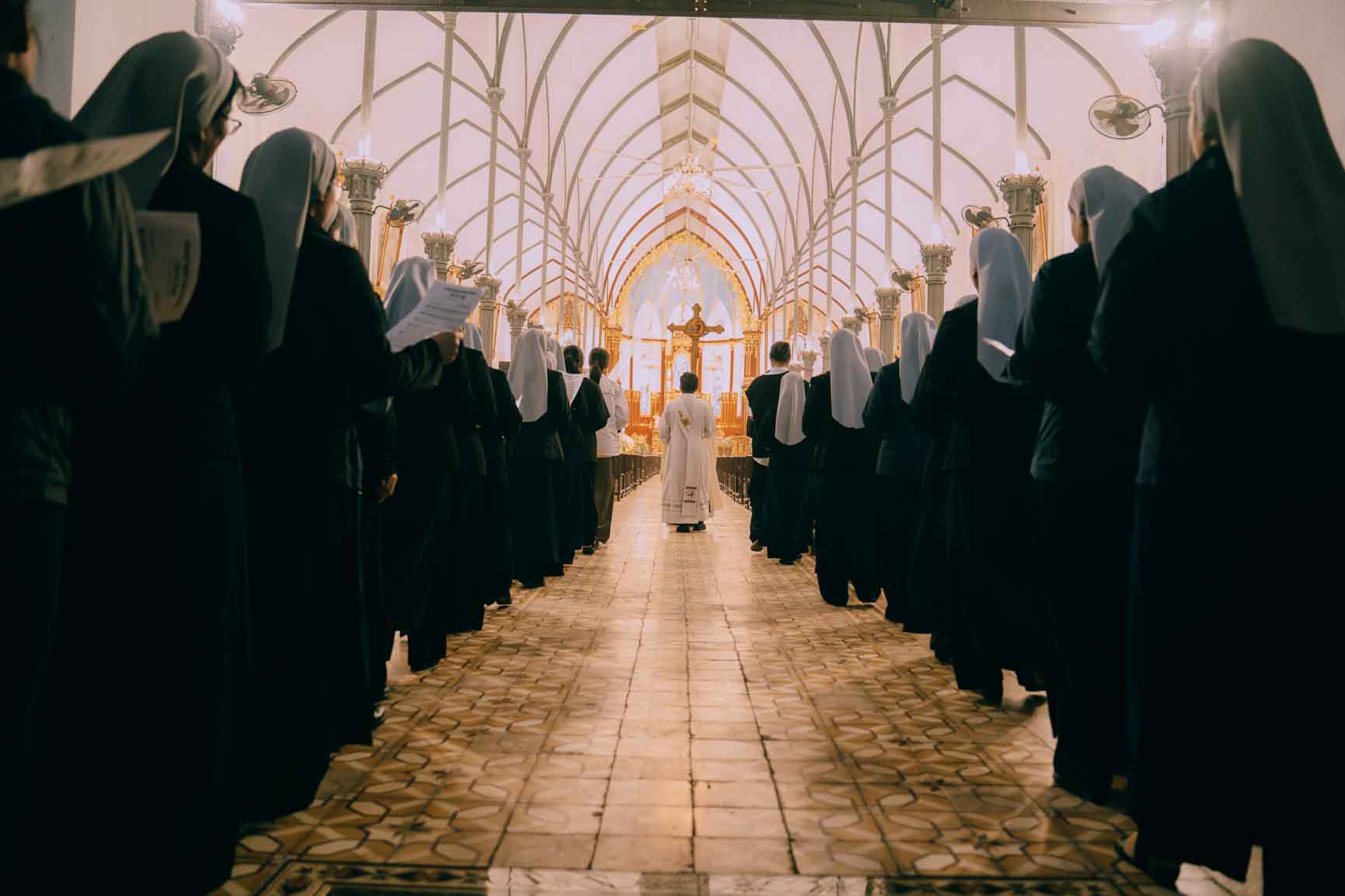 Những Nữ Thừa Sai trên con đường vào đền thánh Kẻ Sặt