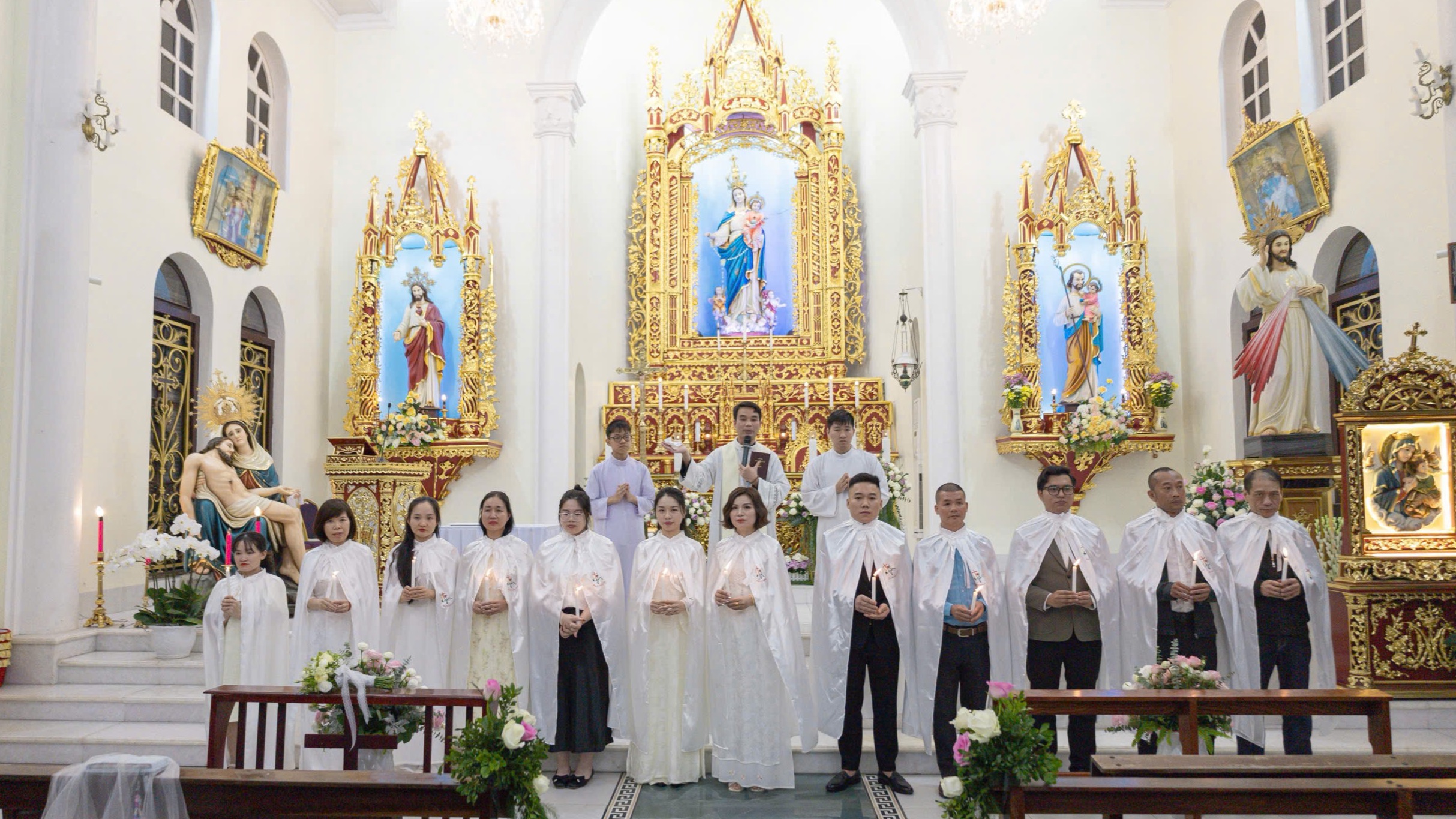 Giáo xứ Hòn Gai hân hoan đón nhận 12 anh chị em dự tòng gia nhập Hội Thánh