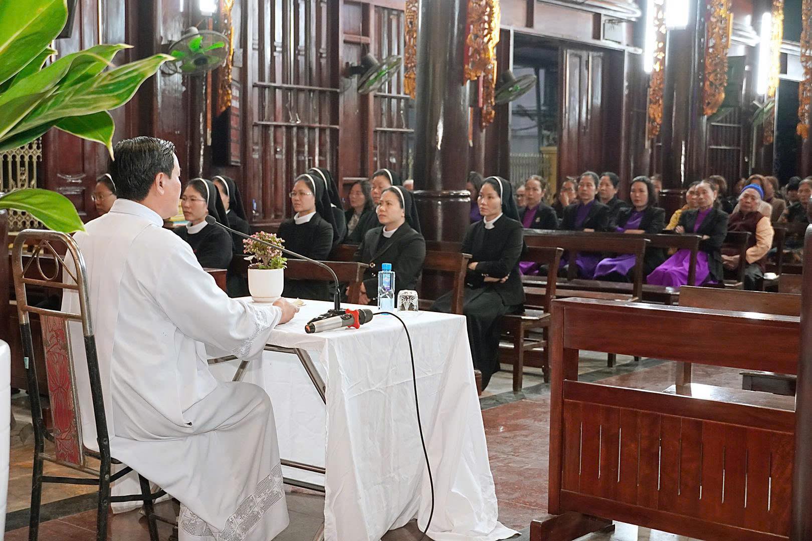 Giáo xứ Xâm Bồ: Tĩnh tâm Mùa Chay và giao lưu ngắm nguyện