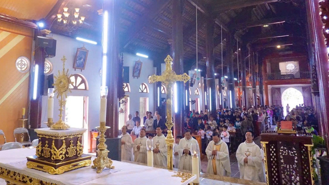Quý Cha Giáo Hạt Mạo Khê họp mặt đầu năm và khai mạc Chầu lượt tại Giáo xứ Yên Trì