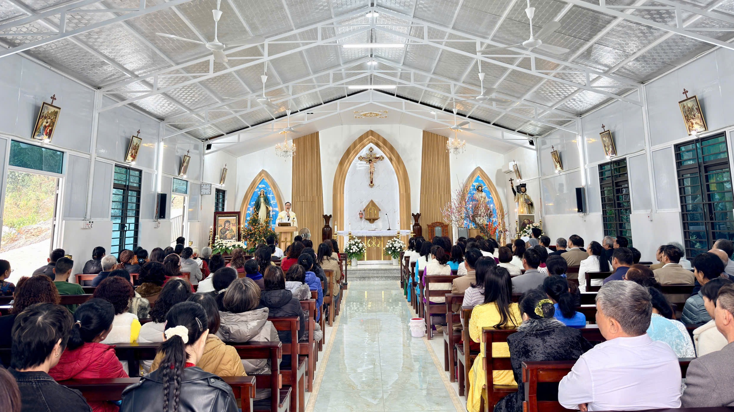 Giáo họ Cái Đá (Giáo xứ Hòn Gai): Hành hương Đức Mẹ Hằng Cứu Giúp đầu năm Bính Ngọ