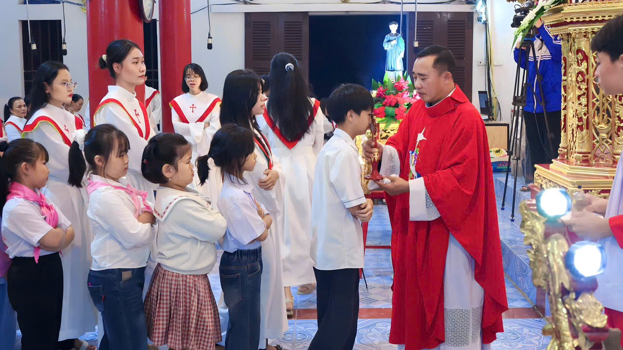 Giáo xứ Bùi Hoà long trọng mừng lễ Các Thánh Tử đạo Việt Nam