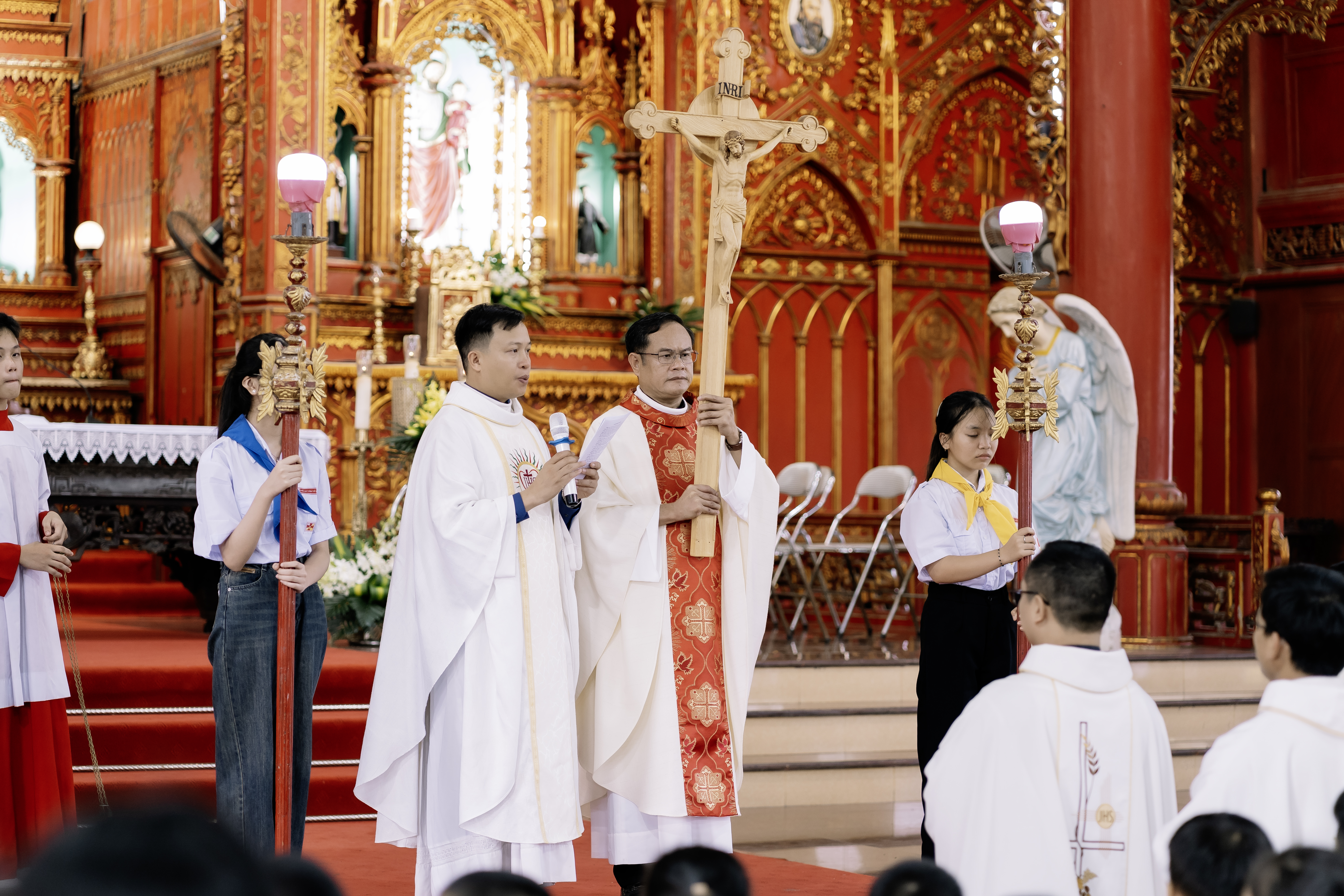 Thiếu nhi Thánh Thể Hạt Nam Am hành hương Năm thánh
