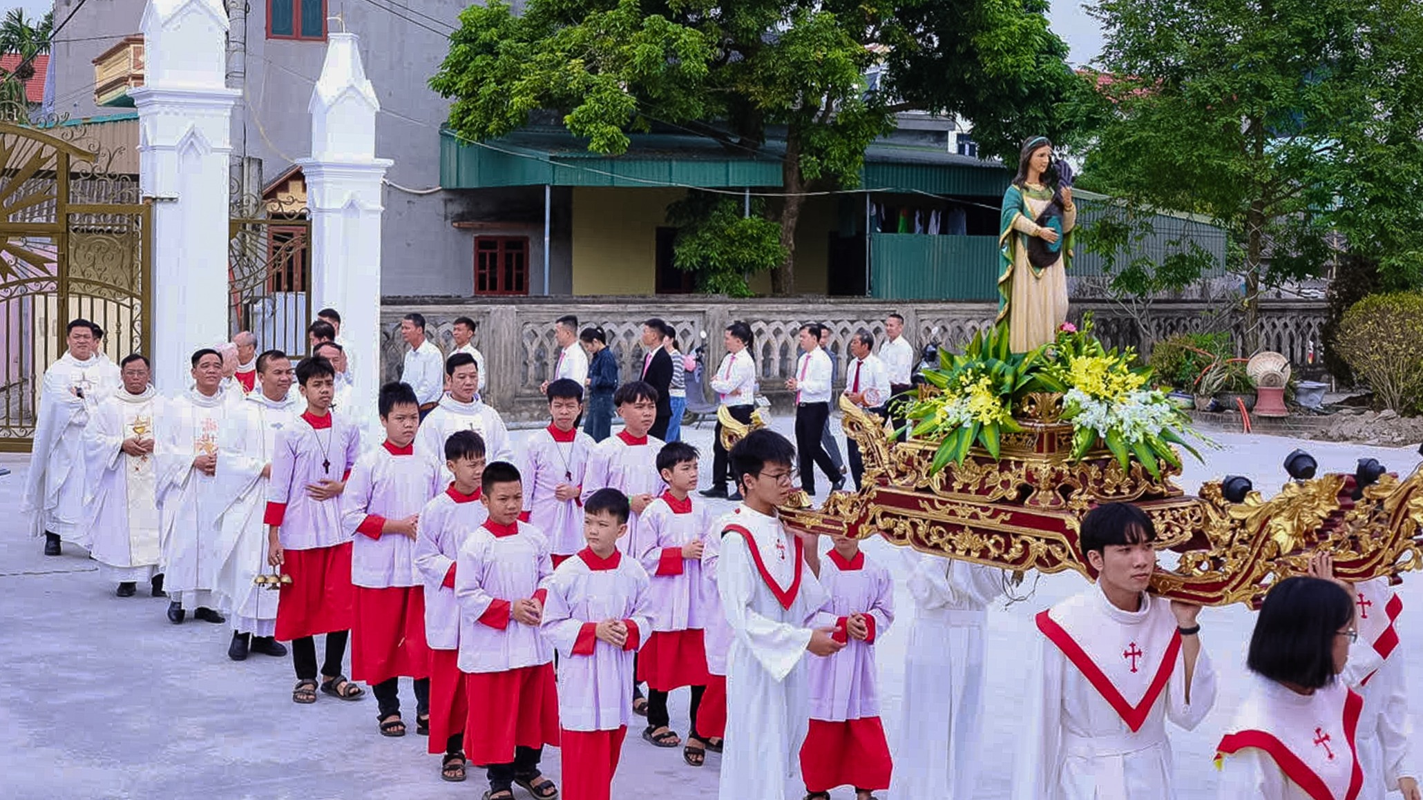 Ca đoàn Cecilia cùng cộng đoàn Giáo xứ Bùi Hoà mừng kính Thánh Cecilia Quan Thầy và lễ Chúa Kitô Vua vũ trụ