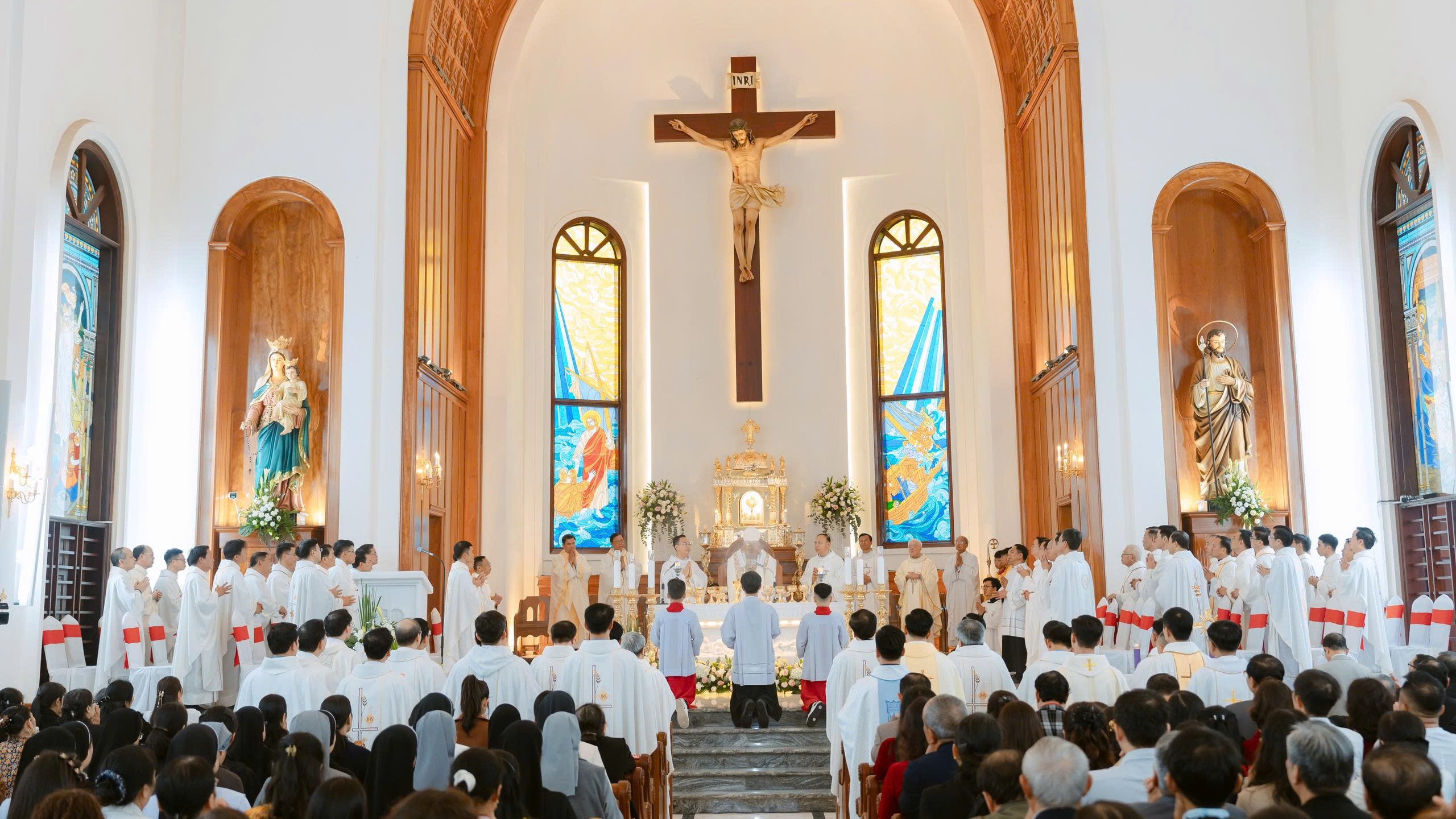 Giáo xứ Kim Lai: Thánh Lễ Tạ Ơn Khánh Thành và Cung Hiến Ngôi Thánh Đường Mới