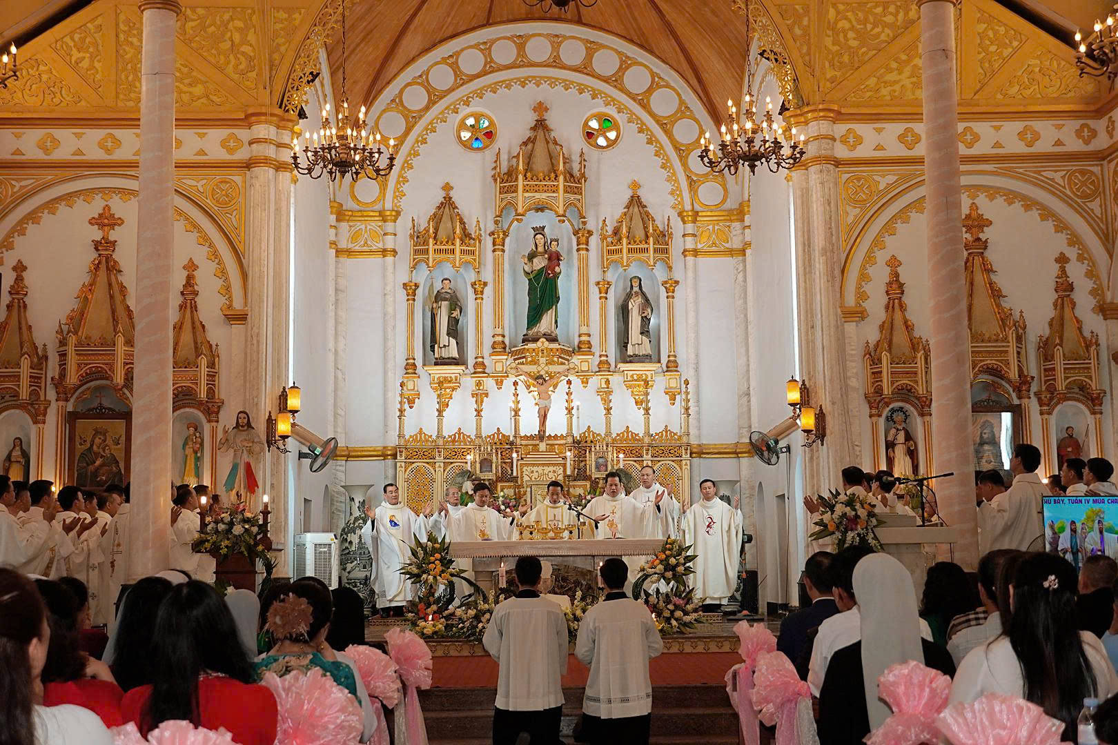 Thánh lễ tạ ơn hồng ân thánh hiến của tân linh mục Giuse Nguyễn Văn Hùng