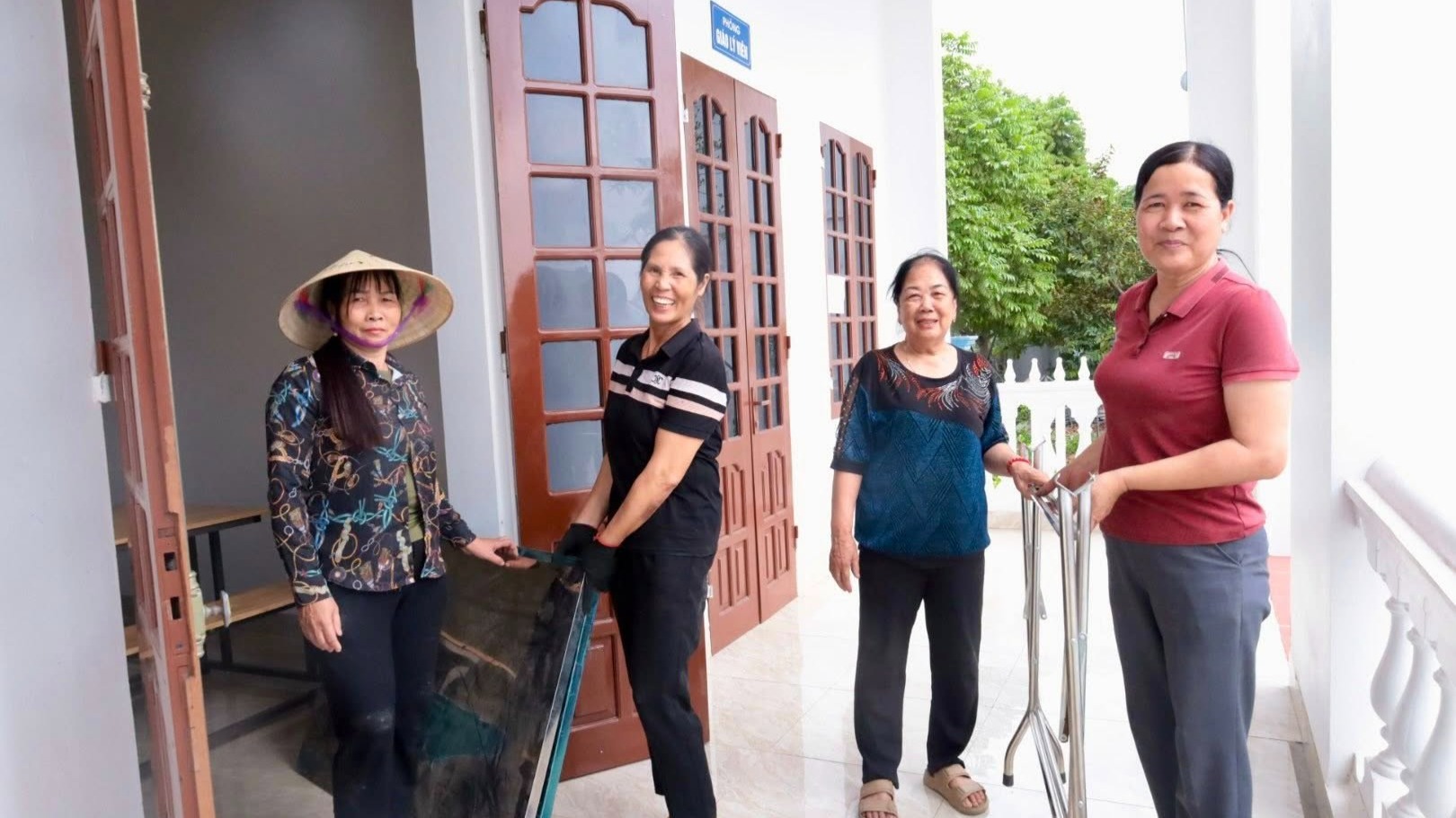 Công tác chuẩn bị Thánh lễ Truyền Dầu tại Giáo xứ Mỹ Động