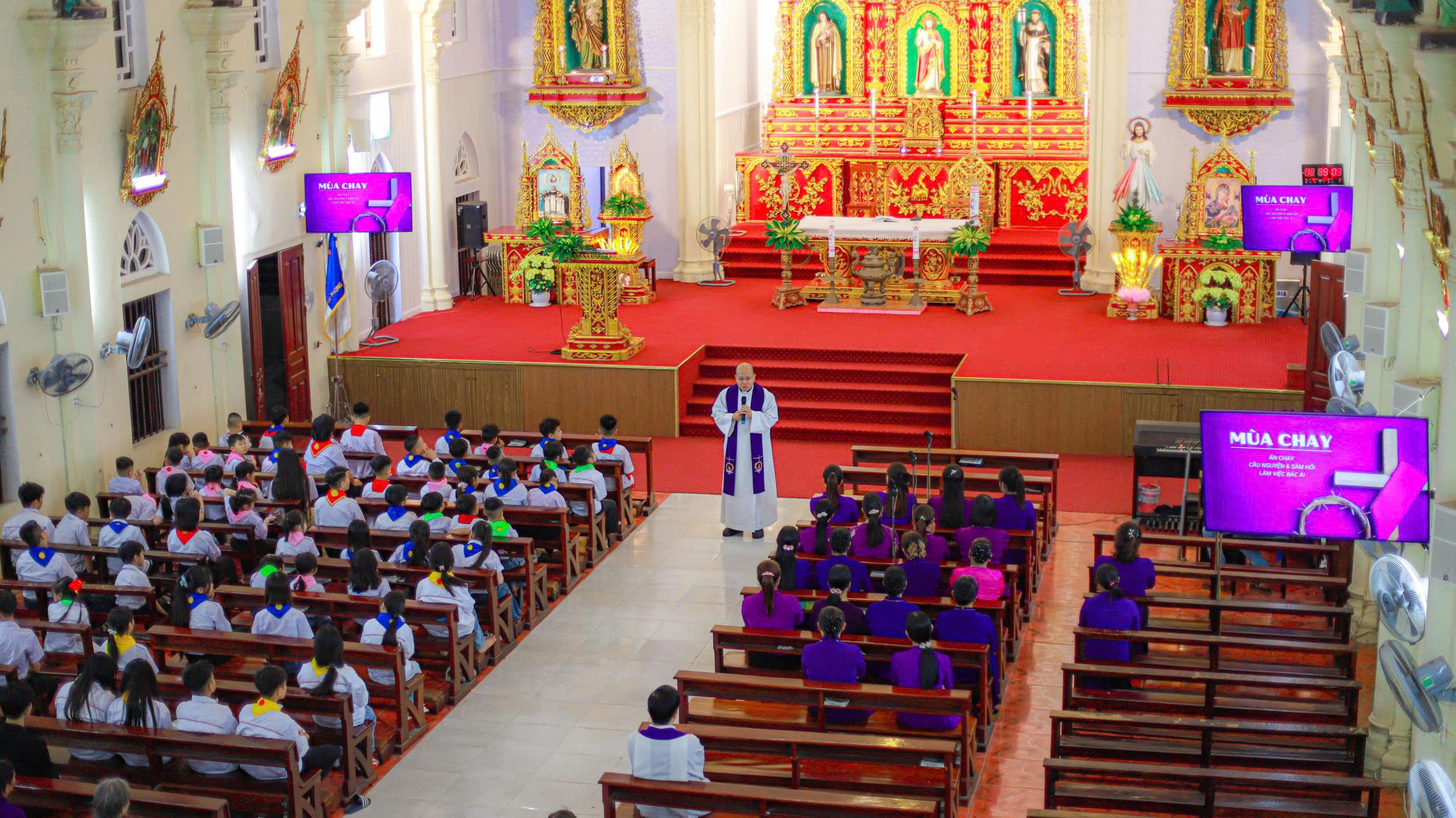 Thiếu nhi giáo xứ Phần Lâm tĩnh tâm Mùa Chay