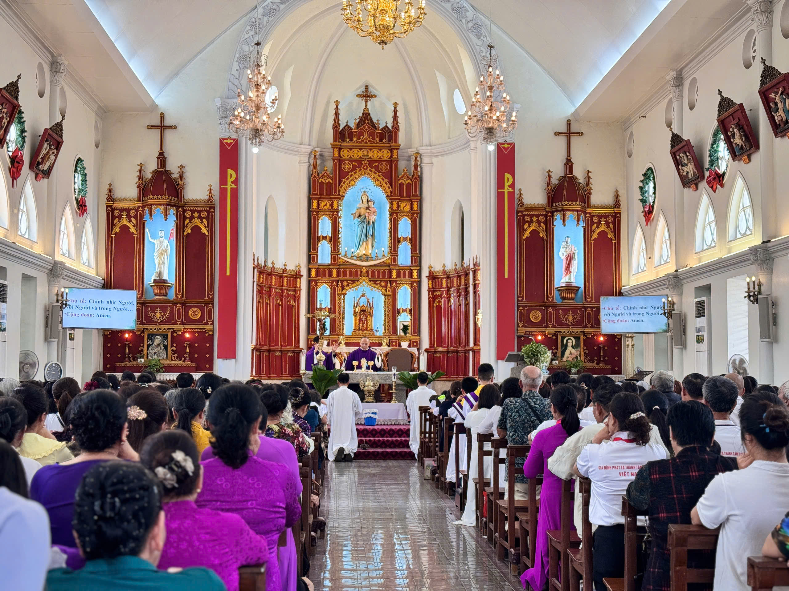 Gia đình Phạt tạ Thánh Tâm Giáo hạt Chính Tòa và Giáo hạt Mạo Khê tĩnh tâm Mùa Chay