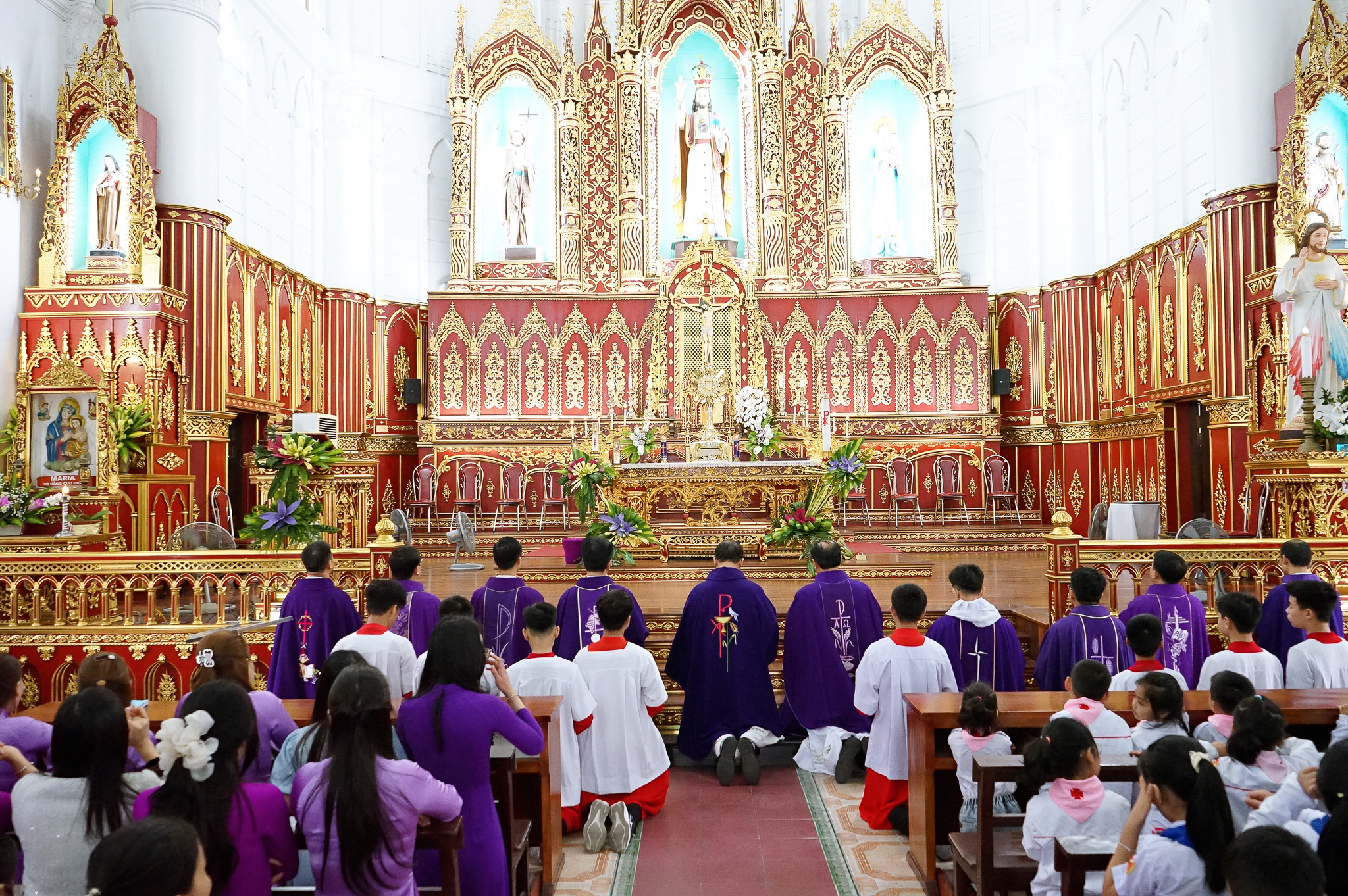 Giáo xứ Mạo Khê chầu Mình Thánh Chúa thay Giáo phận 2026