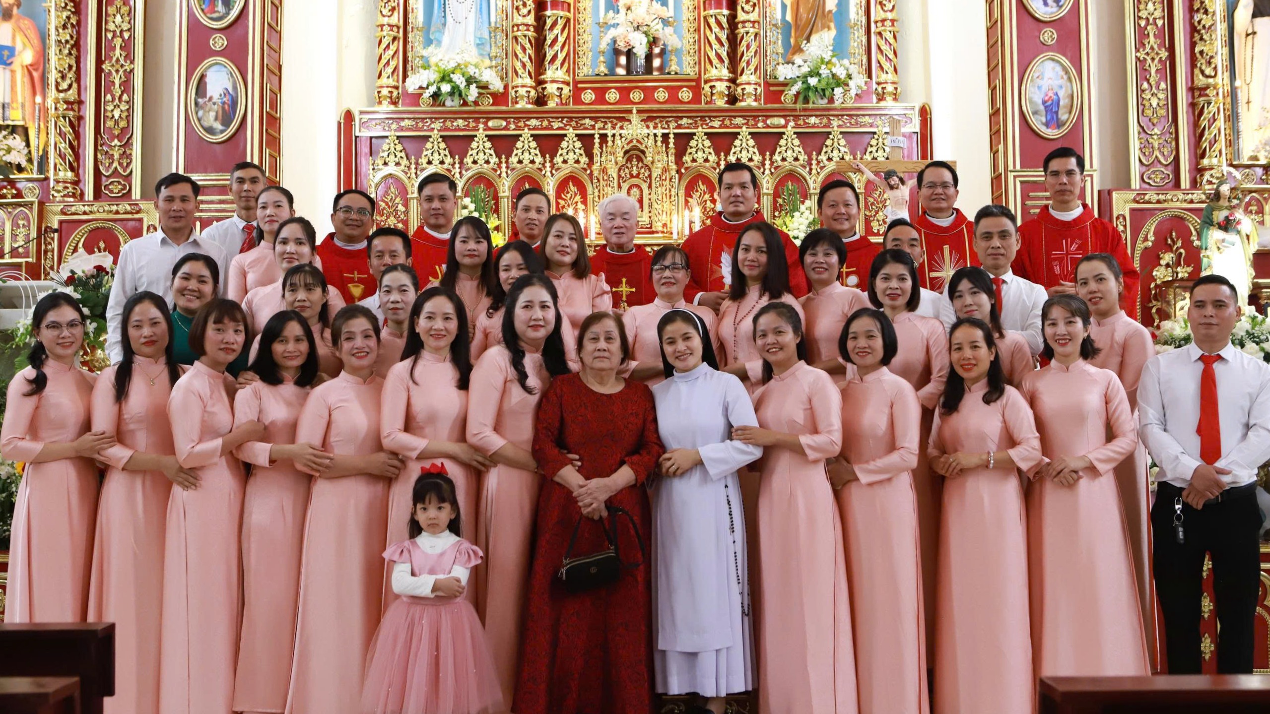 Ca đoàn Cecilia Giáo xứ Hà Khẩu mừng lễ Quan thầy và kỷ niệm 15 năm thành lập