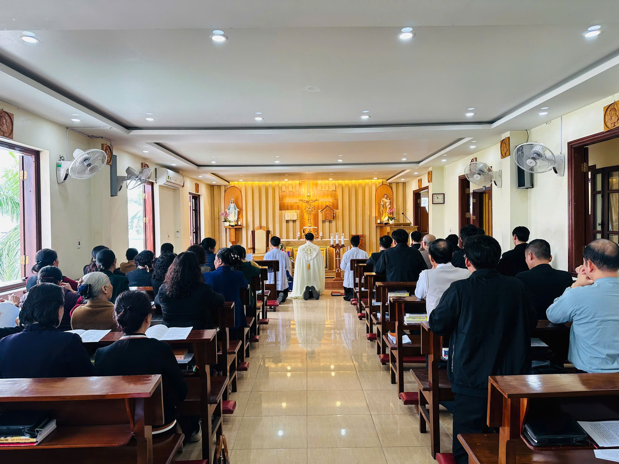 Huynh đoàn Giáo dân Đa Minh Gx. Thánh Antôn, Gp. Hải Phòng thăm Tiền Chủng viện thánh Liêm