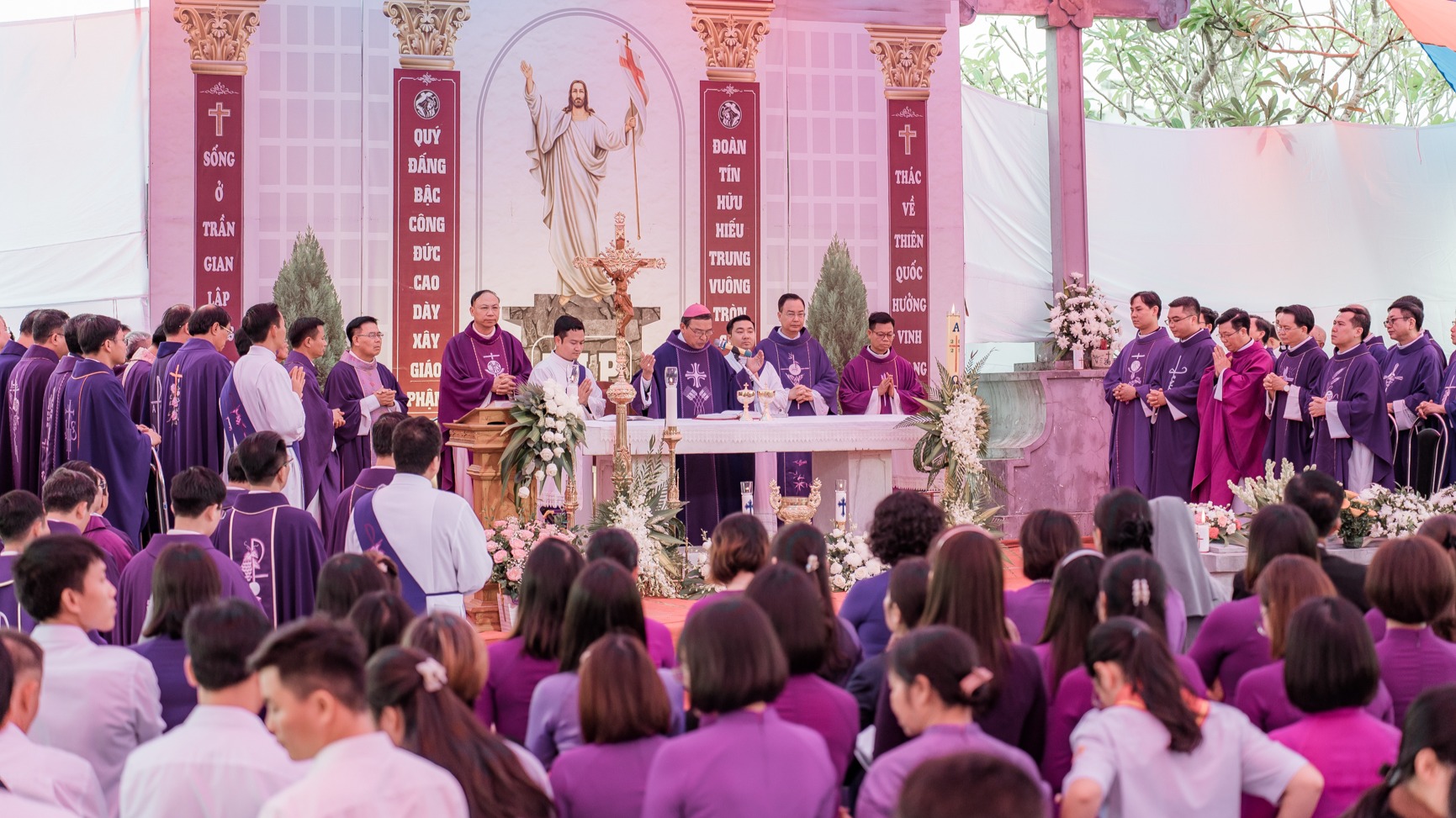 Thánh lễ cầu nguyện cho các Linh mục an nghỉ tại Vườn Thánh Đồng Giới