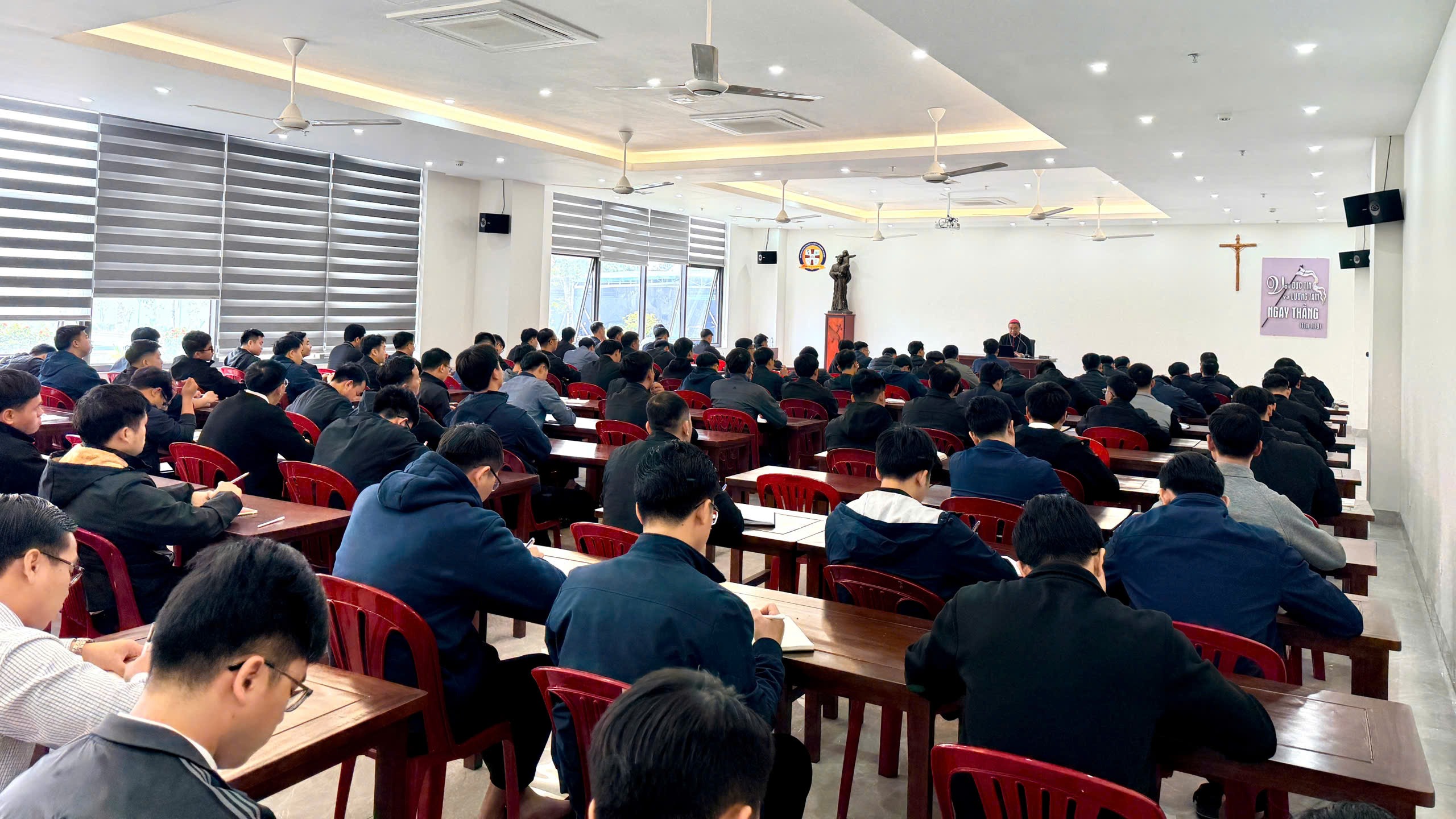 Đức Cha Giáo phận huấn đức Quý Thầy Chủng sinh tại Phân khoa Triết học - Đại Chủng viện Thánh Giuse Hà Nội
