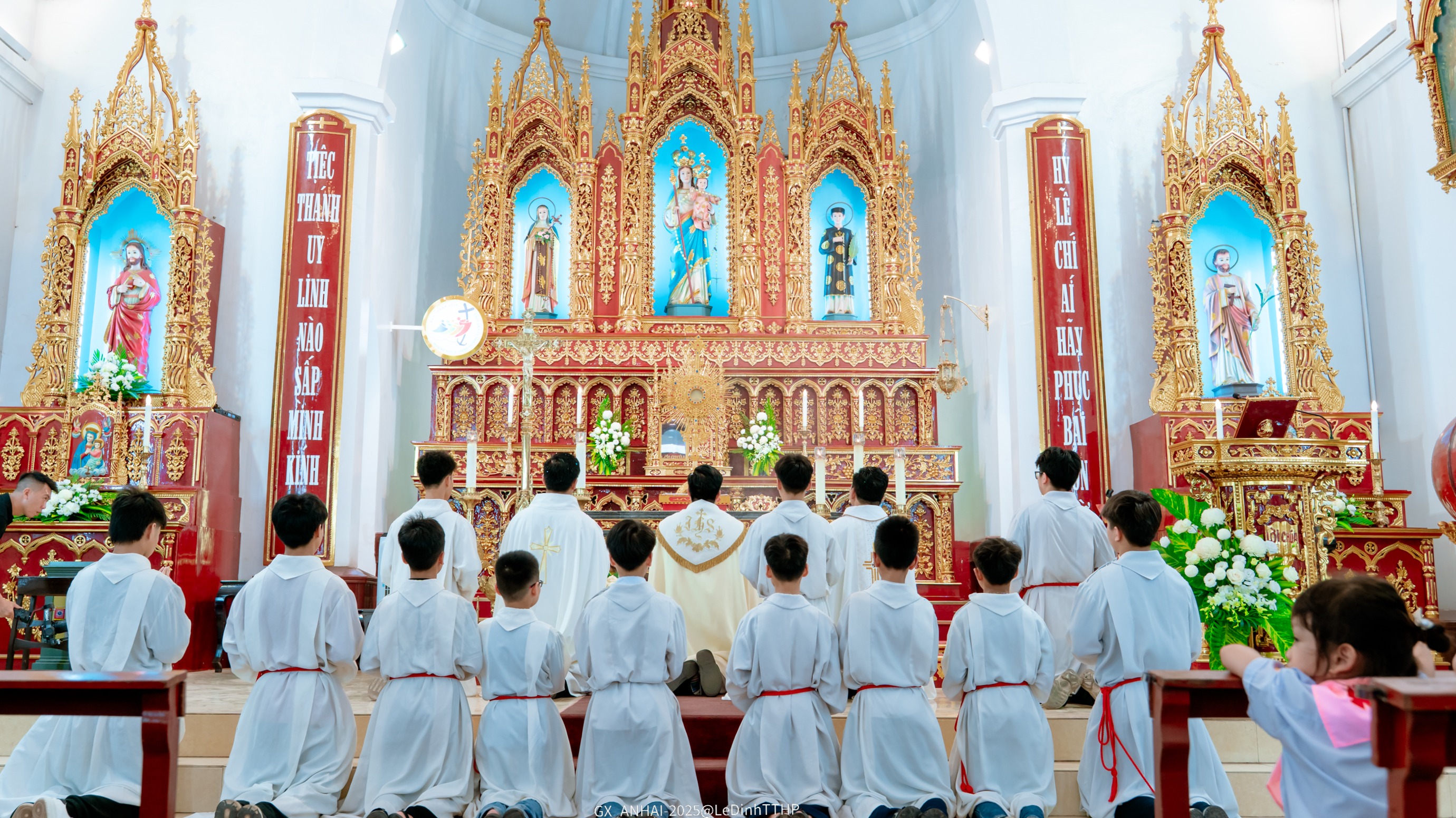Giáo xứ An Hải: Thánh lễ trọng thể kính Mình Máu Thánh Chúa Giêsu