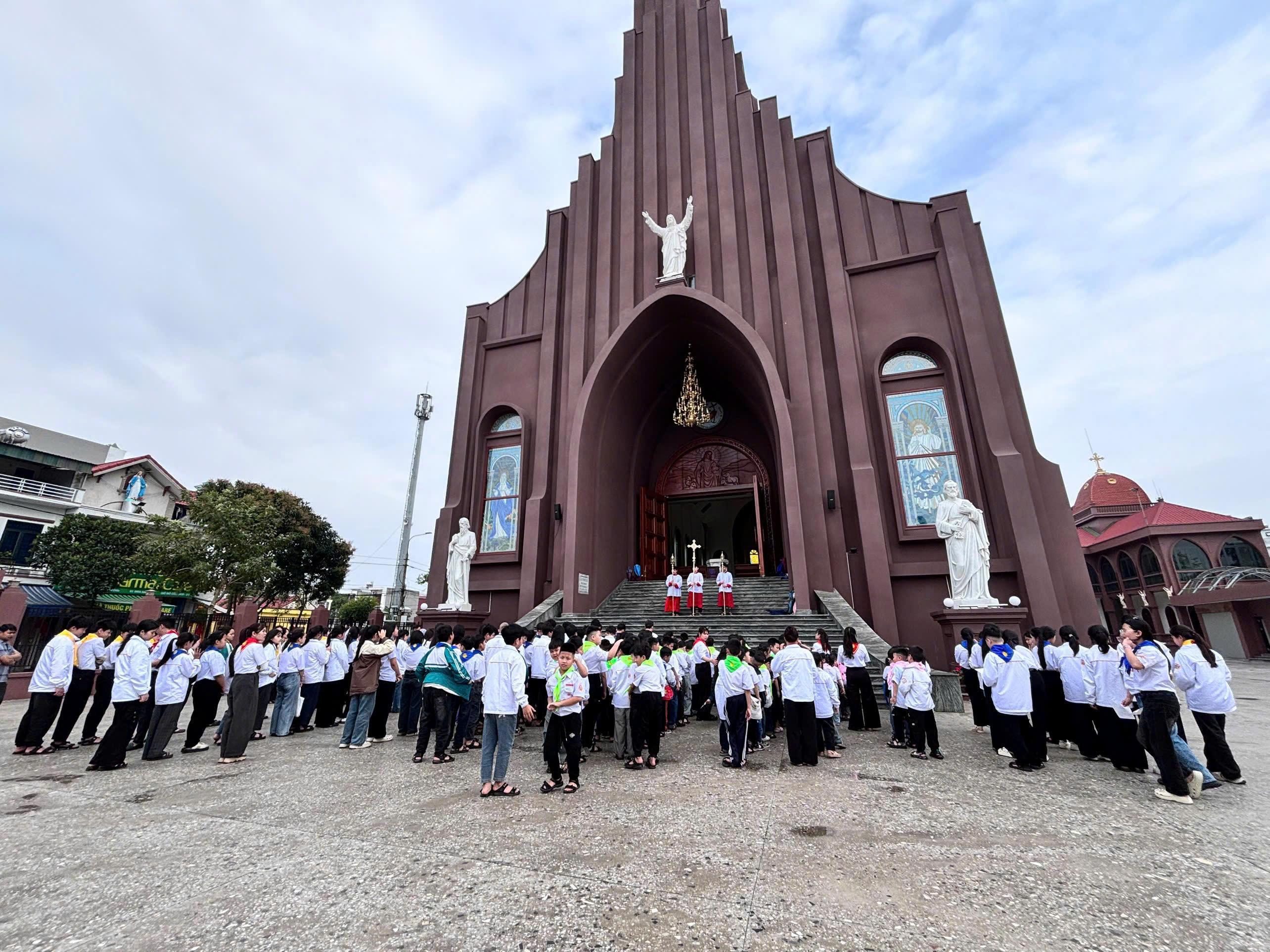 Giáo xứ Kim Lai: Thiếu nhi Thánh Thể tĩnh tâm Mùa chay