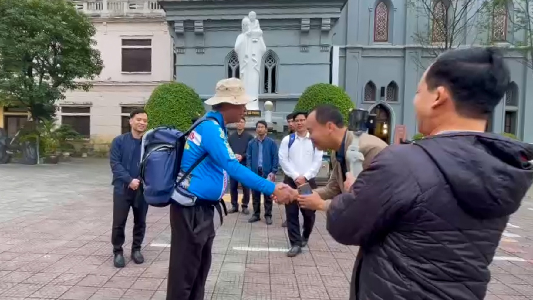 Đức Cha Vinh Sơn và hành trình ‘đi bộ về nguồn’ – một chứng từ đức tin sống động